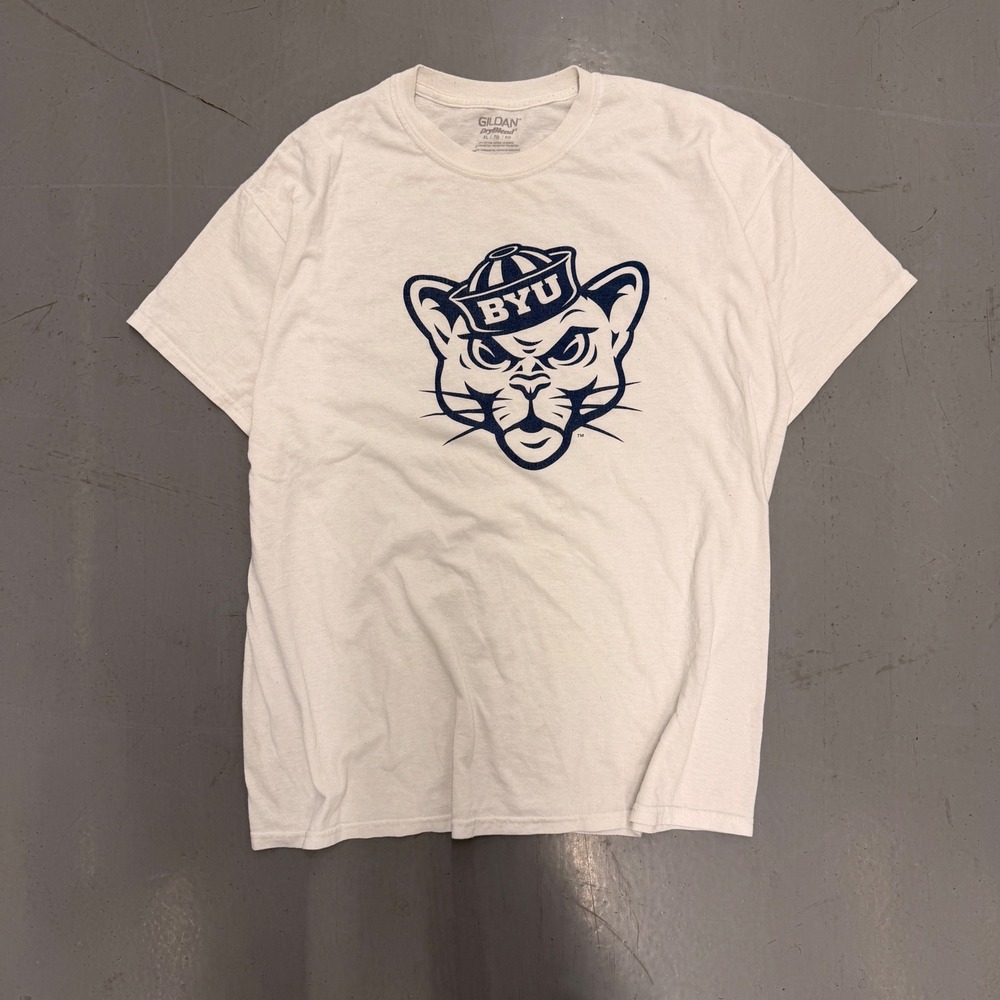 Gildan BYU Cougars Sailor Hat Mascot Graphic T-Shirt Mens XL White NCAA - Picture 1 of 10